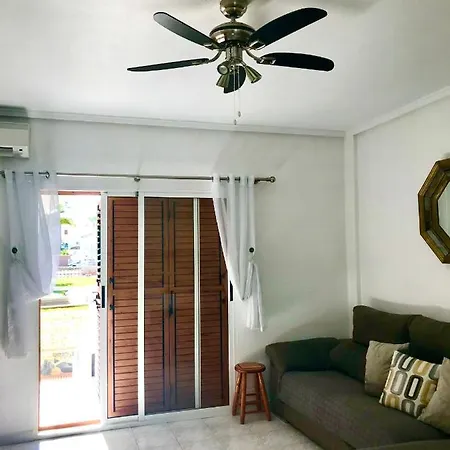 2-bed 10 Min Drive To The Beach! Apartamento