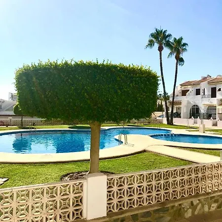 2-bed 10 Min Drive To The Beach!