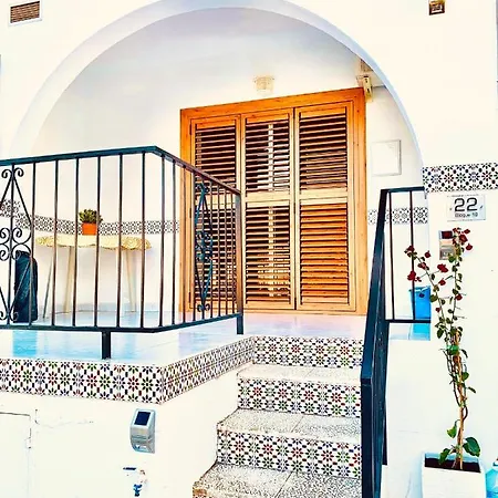 2-bed 10 Min Drive To The Beach! Apartamento