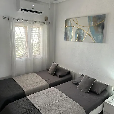 2-bed 10 Min Drive To The Beach! *